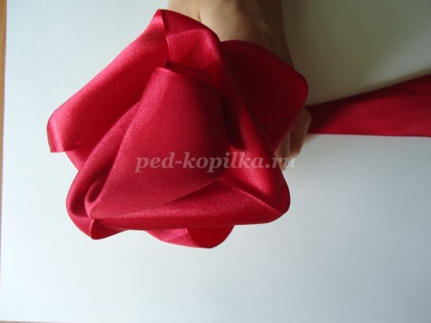 ​Букет роз из атласных лент: часть 1
