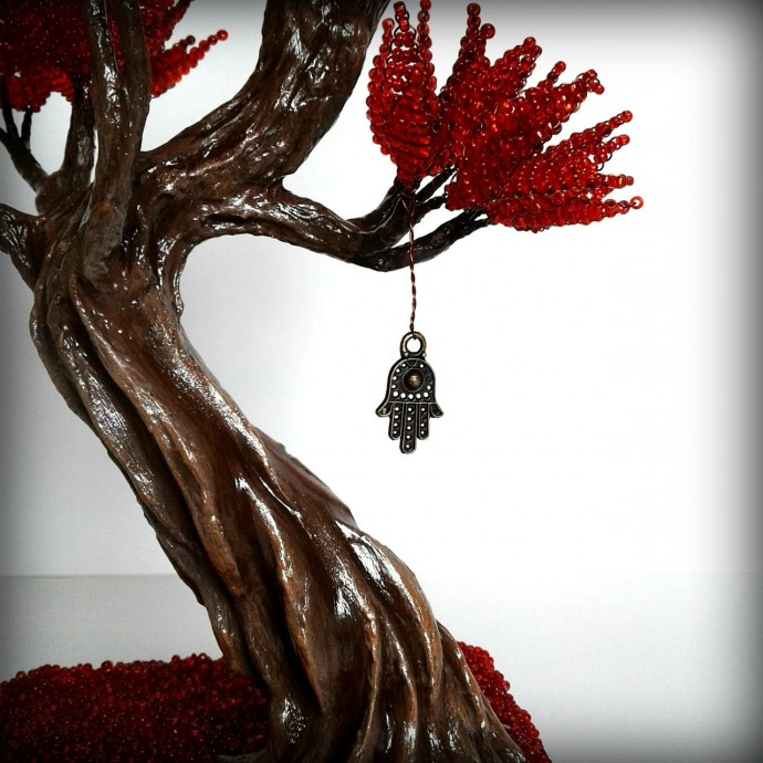 Красный бонсай из бисера и рубки