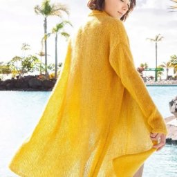 Желтое пальто из мохера