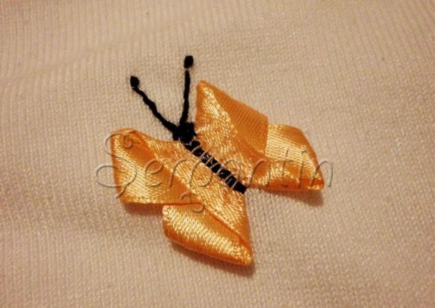 Декорирование джемпера цветами и лентами Декорирование джемпера цветами и лентами