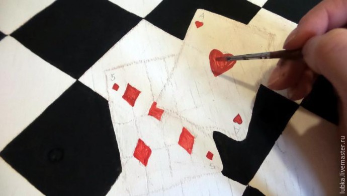 Расписываем стульчик в стиле "Алиса в стране чудес": часть 2