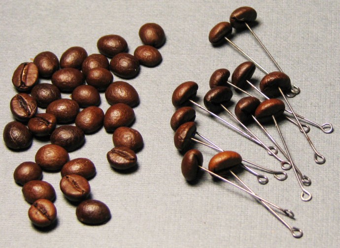 Делаем божью коровку из кофейного зёрнышка