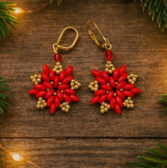 Новогодний цветок: пуансеттия из бусин супердуо и бисера Новогодний цветок: пуансеттия из бусин супердуо и бисера