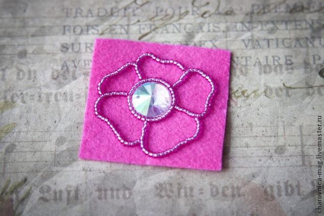 ​Вышивка бисером кулона в виде простого цветка: часть 1