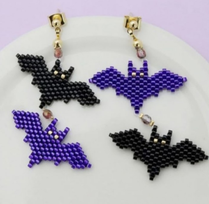 ​Летучая мышь из бисера