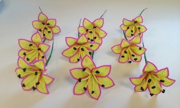 Букет лилий из бисера