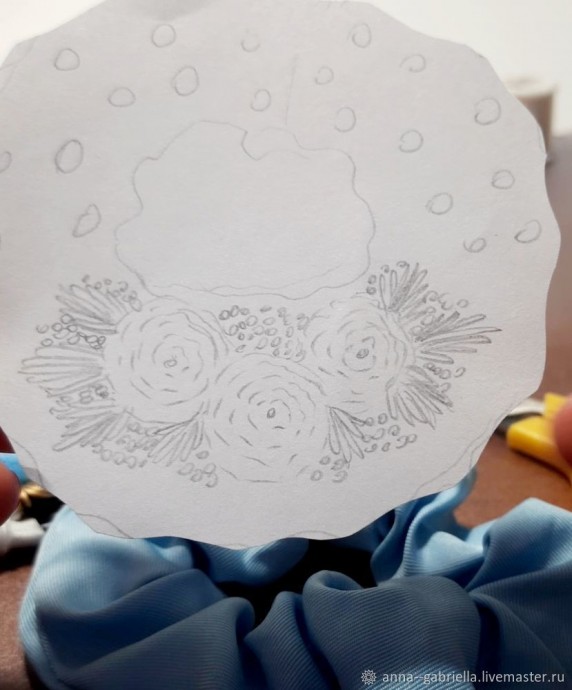 Декорирование модной резиночки вышивкой гладью, жемчугом и бисером Декорирование модной резиночки вышивкой гладью, жемчугом и бисером