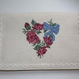 Шьем и вышиваем карман для носовых платочков: часть 1