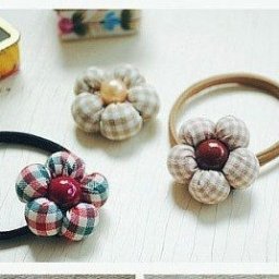 Резинка с объемным цветком