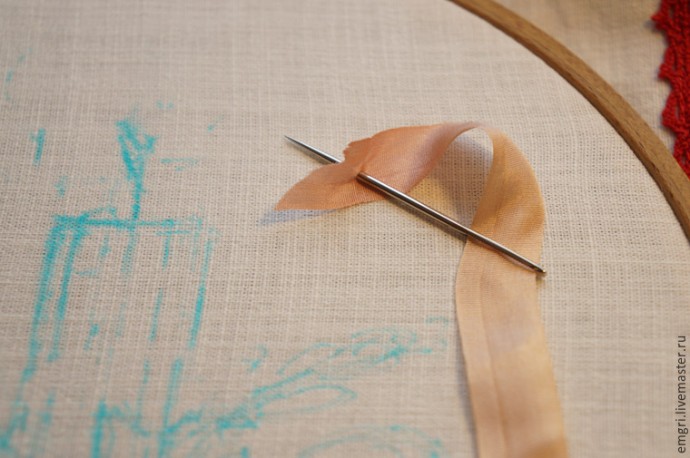 Вышиваем лентами композицию со свечой Вышиваем лентами композицию со свечой