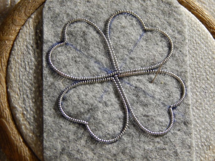 Создание броши "Клевер" из бисера: мастер-класс, часть 2