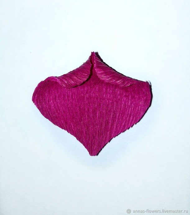 Мастерим красивую розу из гофрированной бумаги: часть 2
