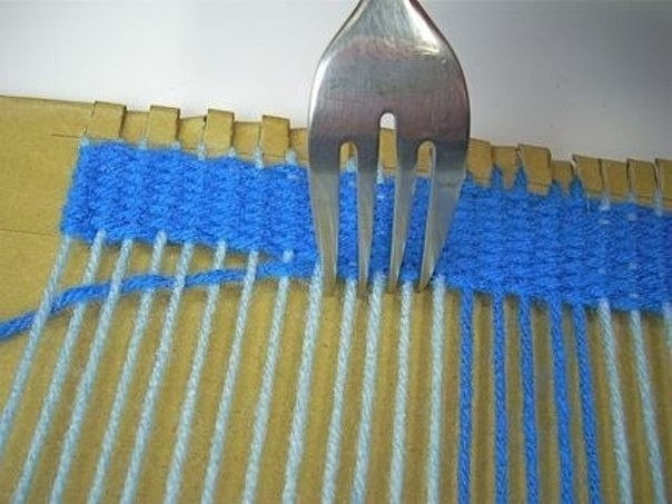 Ткём коврик на картонном станке Ткём коврик на картонном станке