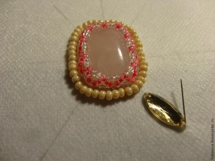 ​Брошь из бисера и лент: часть 2