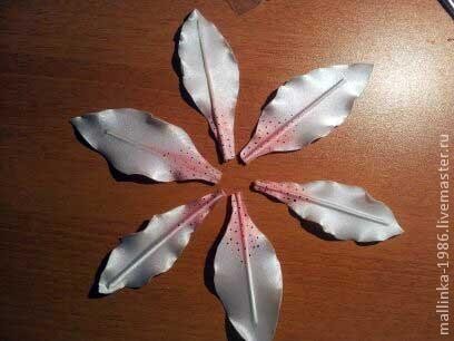 Лилии из ткани без специальных инструментов: часть 2 Лилии из ткани без специальных инструментов: часть 2