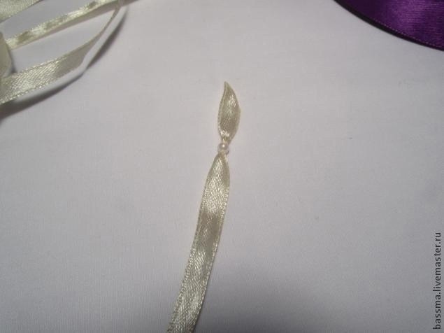 ​Оплетаем ободок лентами с бусинами