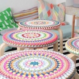 ​Подборка ярких сидушек на стулья