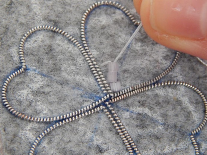 Создание броши "Клевер" из бисера: мастер-класс, часть 2