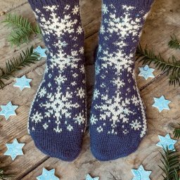 ​Вязаные носки спицами "Небо в канун Рождества"