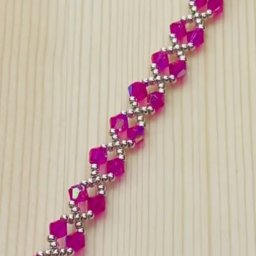 ​Двухцветный браслет из бисера и биконуса: мастер-класс