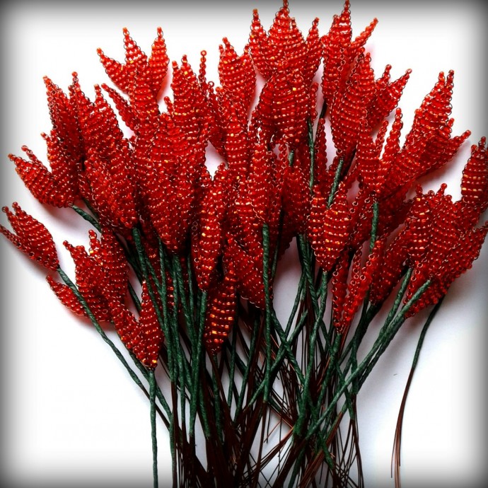 Красный бонсай из бисера и рубки