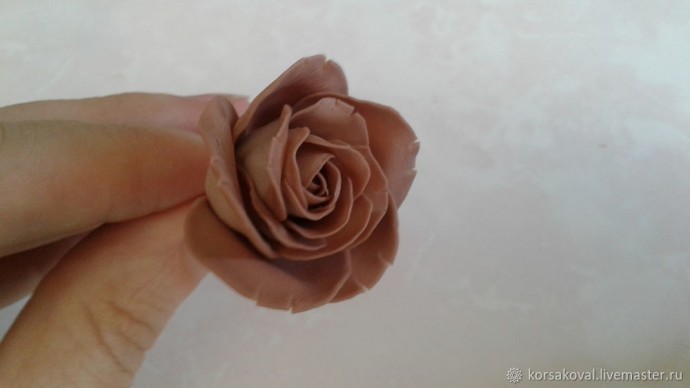 ​Создаем брошь "Букет двухцветных роз": часть 2