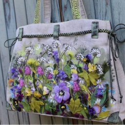 ​Украшение сумок вышивкой лентами