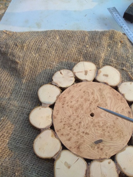 ​Делаем оригинальные деревянные часы из спилов: часть 5