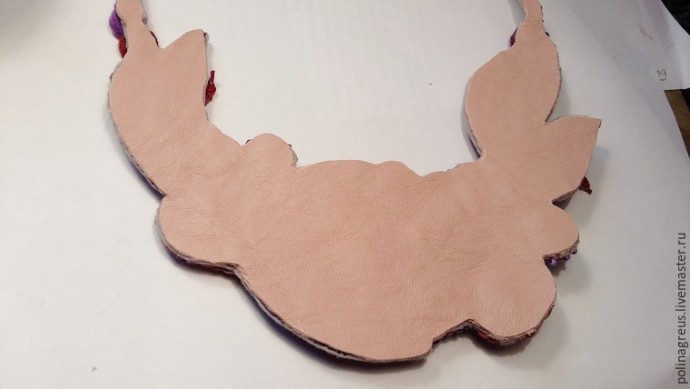 Этюд в малиновых тонах: фетровое колье