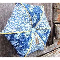 Текстильная подушка