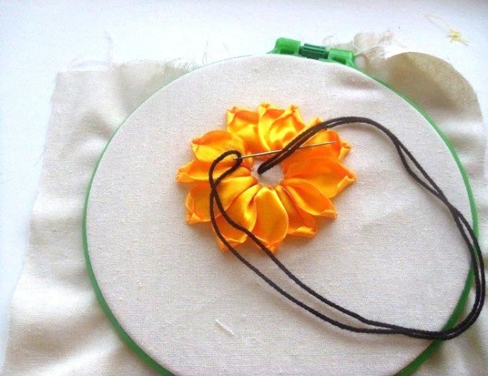 Вышиваем подсолнухи лентами: мастер-класс