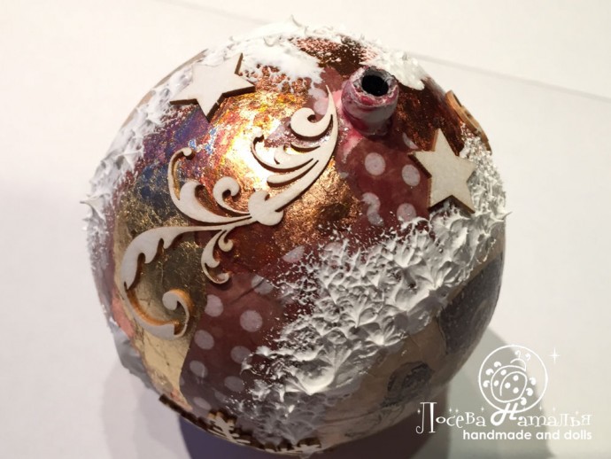Декорирование винтажного ёлочного шара "Зимняя сказка" в смешанной технике: часть 3