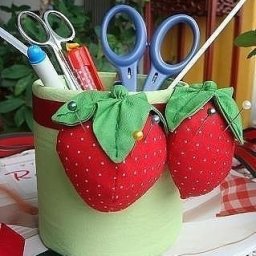 Игольница и стакан для вязальных инструментов