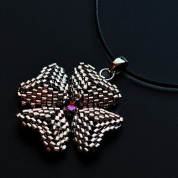 Клевер из бисера