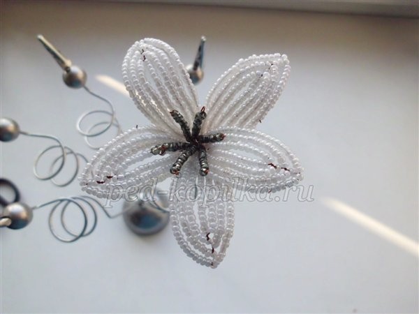 Цветы из бисера "Чудная фантазия": часть 2