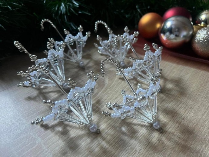 Зонтик из бисера, стекляруса, бусин