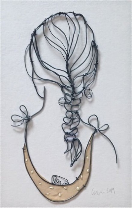 ​Интересные плетеные и вязаные панно из ниток и проволоки