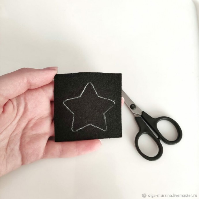 ​Делаем брошь из бисера звезду: часть 1