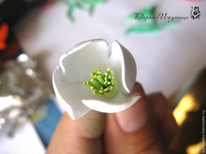 Декорируем свечу для семейного очага с цветами из фоамирана: часть 3