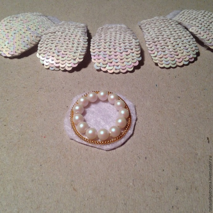 Создаем универсальное праздничное украшение: часть 2