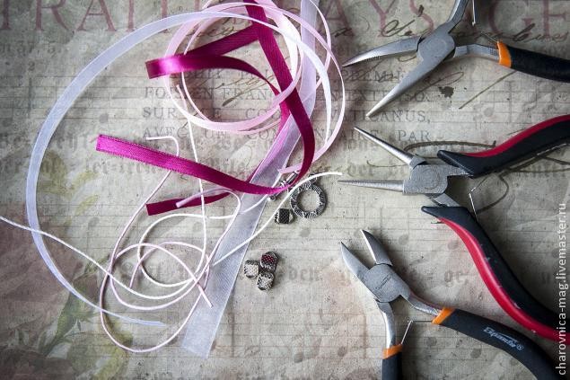 ​Вышивка бисером кулона в виде простого цветка: часть 2