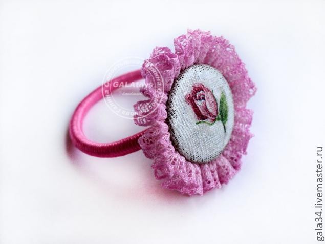 ​Броши из натурального льна и кружева, с элементами декупажа