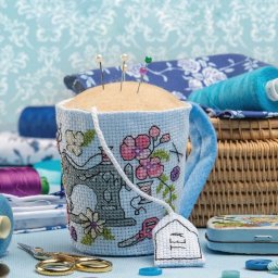 Игольница с вышивкой