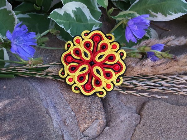 ​Сутажная брошь по мотивам русских узоров и орнаментов: часть 1