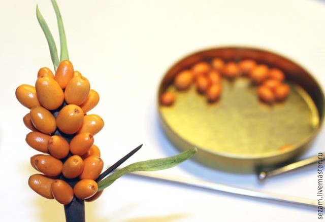 Лепим ветку облепихи: часть 4