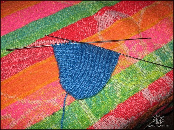 ​Тапочки с трех петель: просто и уютно