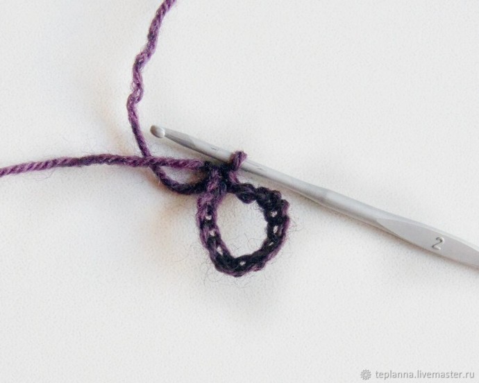 Вязаная брошь "Цветок" Вязаная брошь "Цветок"