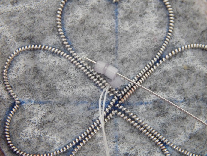 Создание броши "Клевер" из бисера: мастер-класс, часть 2