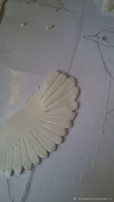 ​Мастерим голубую сороку из глины: часть 2