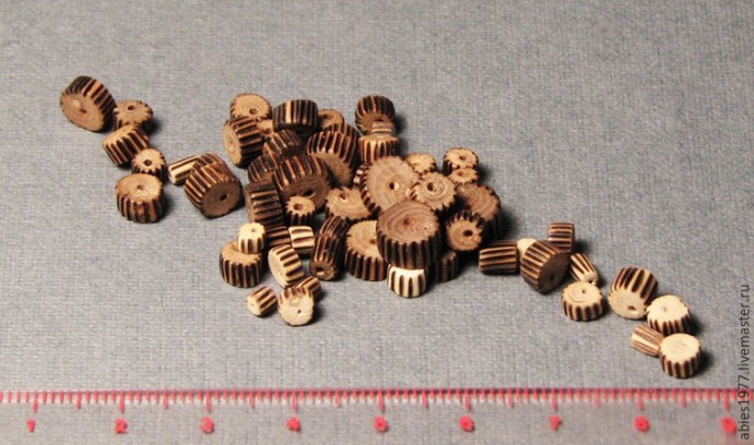 Изготавливаем этнобусины из веточек рябины Изготавливаем этнобусины из веточек рябины